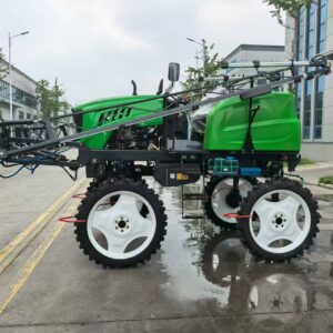 Self-propelled High Productivity Agricultural Farm Sprayer Rice Pump Type 2000 KG Capacity